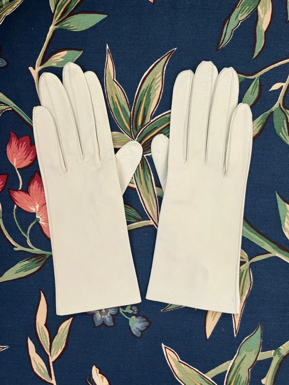 Vintage Classic White Leather Women's Gloves Small/XSmall